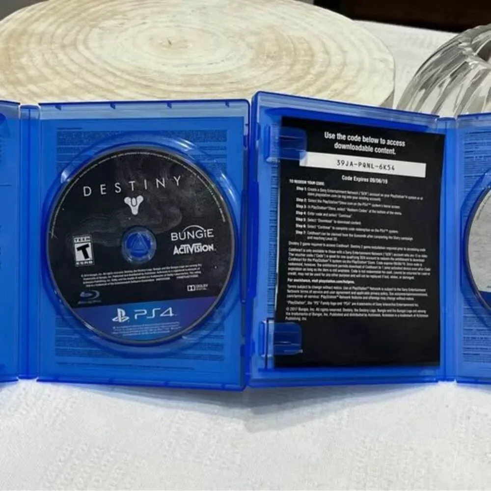 PS4 Destiny Lot - Destiny: The Taken King - Legendary Edition and Destiny 2